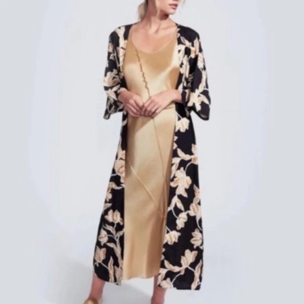 ANTHRO x MAISON du SOIR Kimono Style Robe Neutral Floral Short Sleeve SZ: S/M